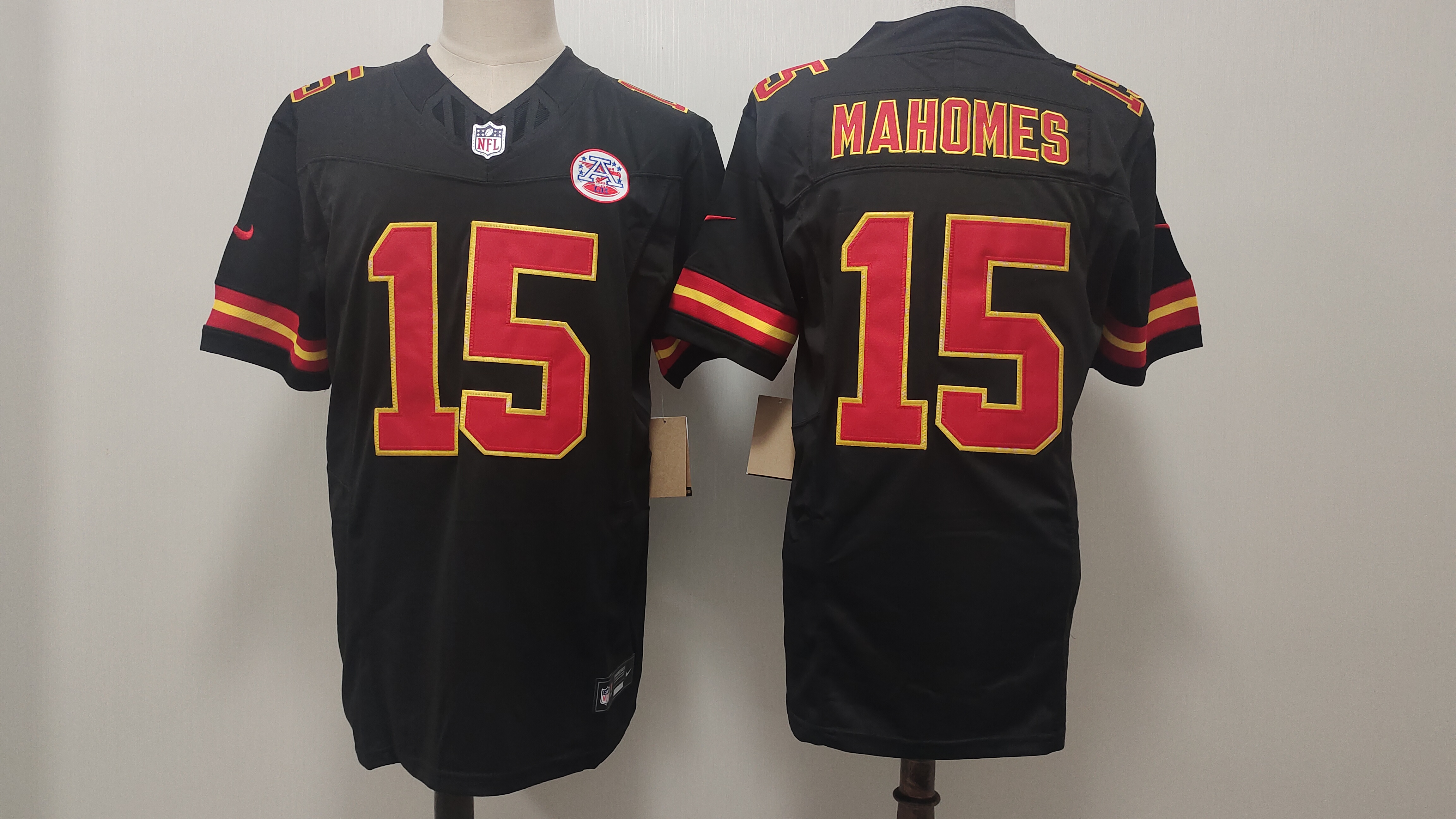 Men's Kansas City Chiefs #15 Patrick Mahomes Black F.U.S.E Vapor Untouchable Limited Stitched Football Jersey Men's Kansas City Chiefs #15 Patrick Mahomes Black F.U.S.E Vapor Untouchable Limited Stitched Football Jersey