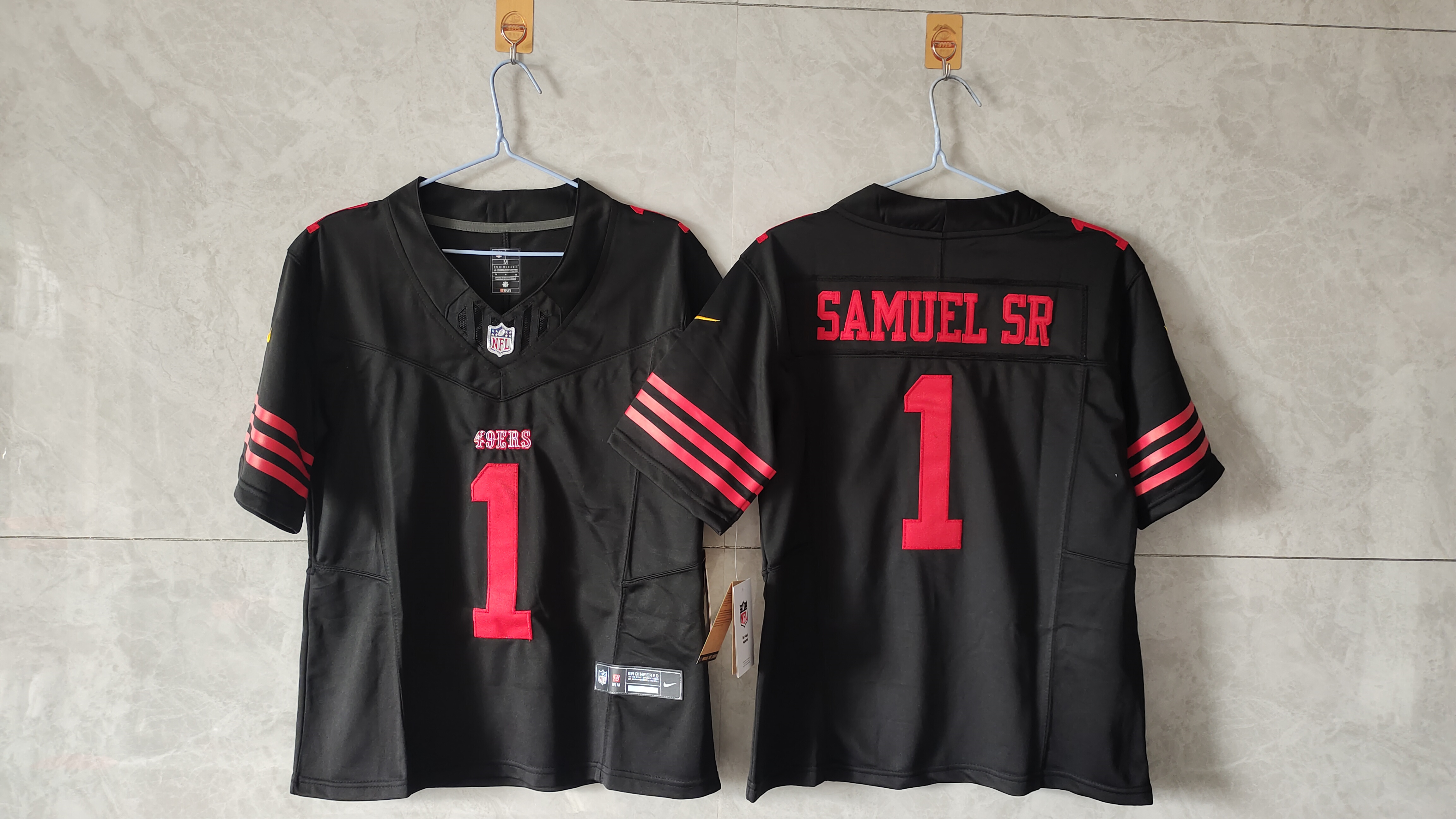 Women's San Francisco 49ers #1 Deebo Samuel Sr. Black F.U.S.E Vapor Untouchable Stitched Jersey(Run Small) Women's San Francisco 49ers #1 Deebo Samuel Sr. Black F.U.S.E Vapor Untouchable Stitched Jersey(Run Small)