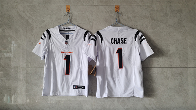 Women's Cincinnati Bengals #1 Ja'Marr Chase White F.U.S.E. Stitched Vapor Football Jersey(Run Small) Women's Cincinnati Bengals #1 Ja'Marr Chase White F.U.S.E. Stitched Vapor Football Jersey(Run Small)