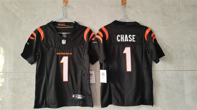Women's Cincinnati Bengals #1 Ja'Marr Chase Black F.U.S.E. Stitched Vapor Football Jersey(Run Small) Women's Cincinnati Bengals #1 Ja'Marr Chase Black F.U.S.E. Stitched Vapor Football Jersey(Run Small)